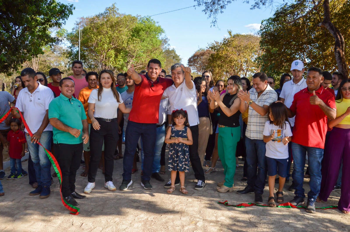 Inauguração da pavimentação de ruas em Lagoa de São Francisco