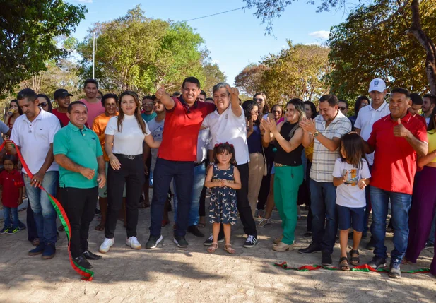 Inauguração da pavimentação de ruas em Lagoa de São Francisco