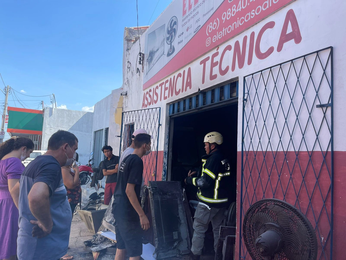 Incêndio atingiu loja de assistência técnica na zona norte de Teresina