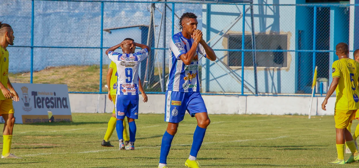 Jogador lamenta chance perdida