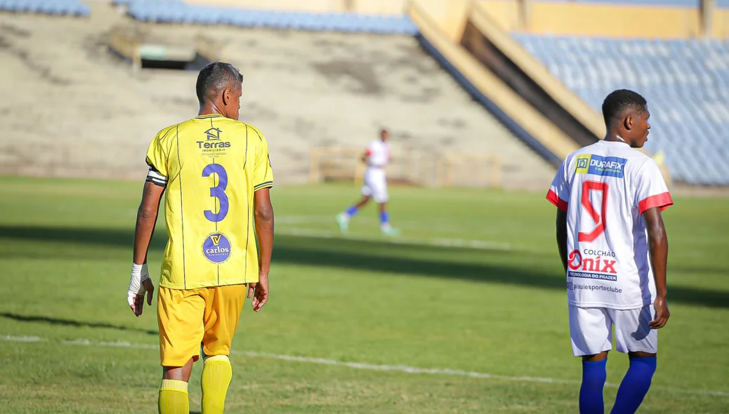 Jogadores do Tiradentes e do Piauí