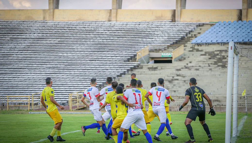 Jogadores se preparando para cobrança