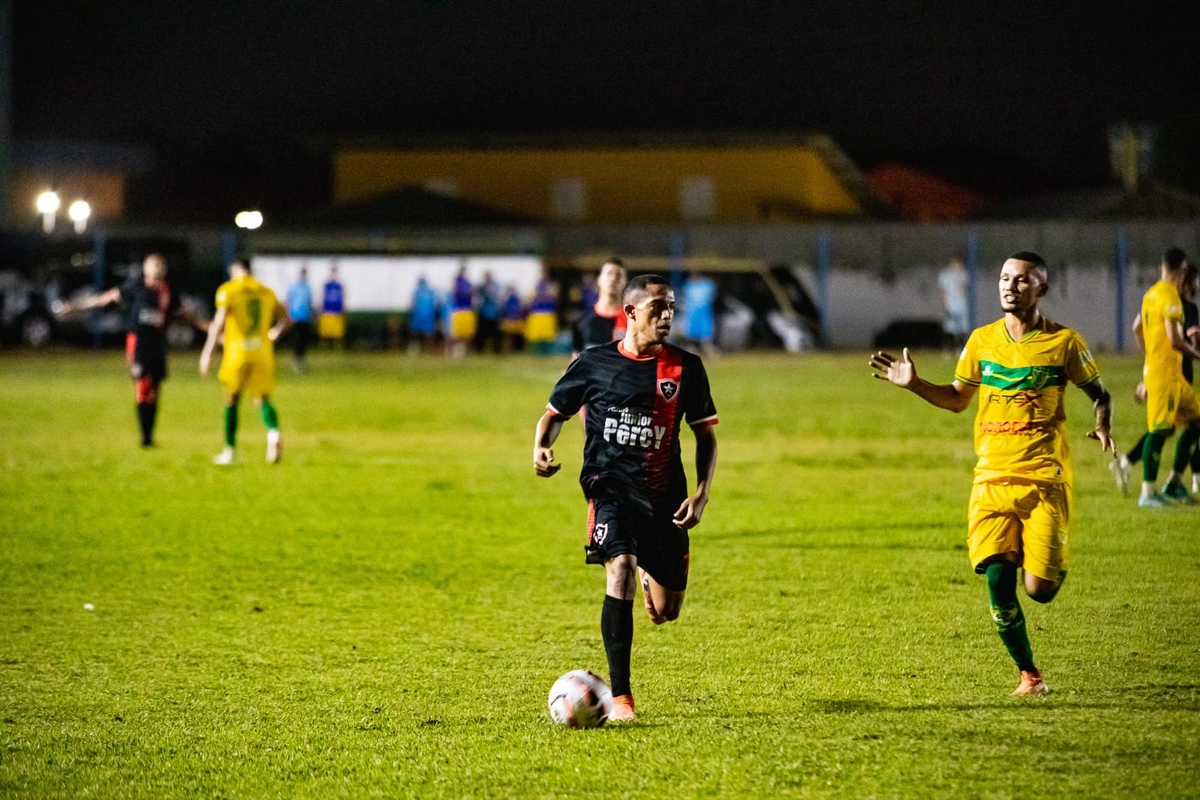 Kakim durante partida contra a SEP