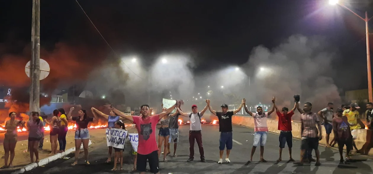 Manifestantes interditaram rodovia