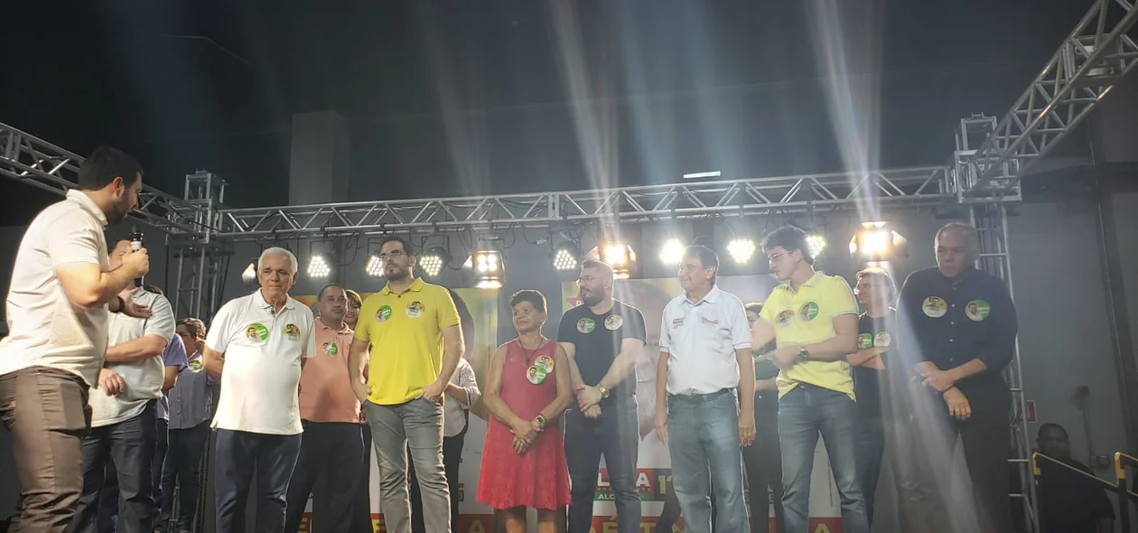 Marcos Aurélio Sampaio comemorou aniversário ao lado de aliados
