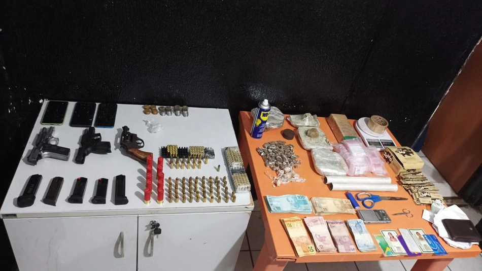 Material apreendido na ação policial