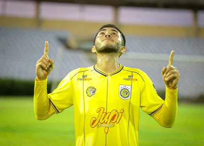 Matheus Lima comemorando gol