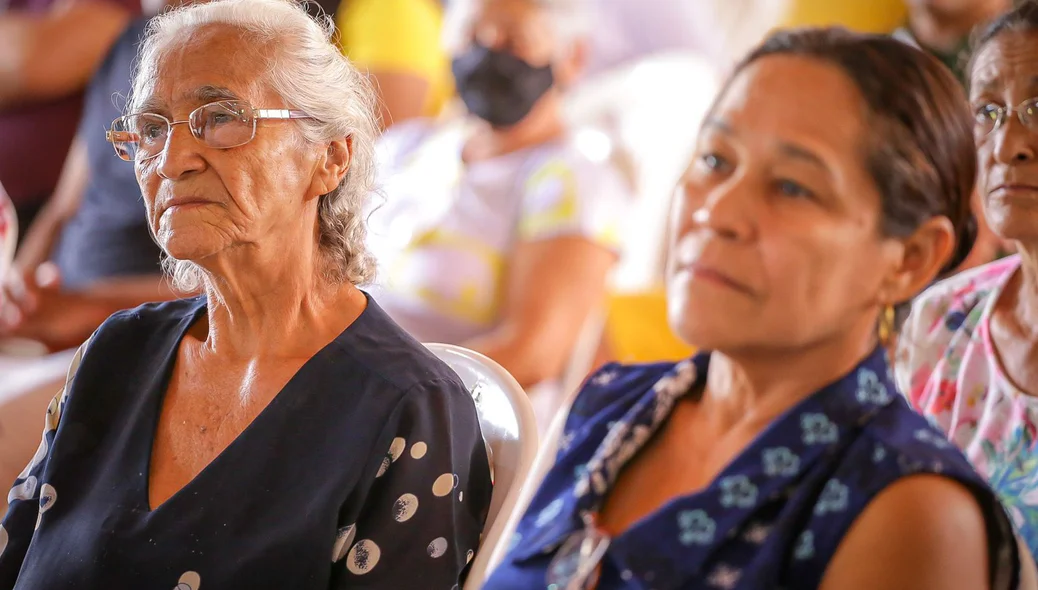 Moradoras contempladas com a regularização