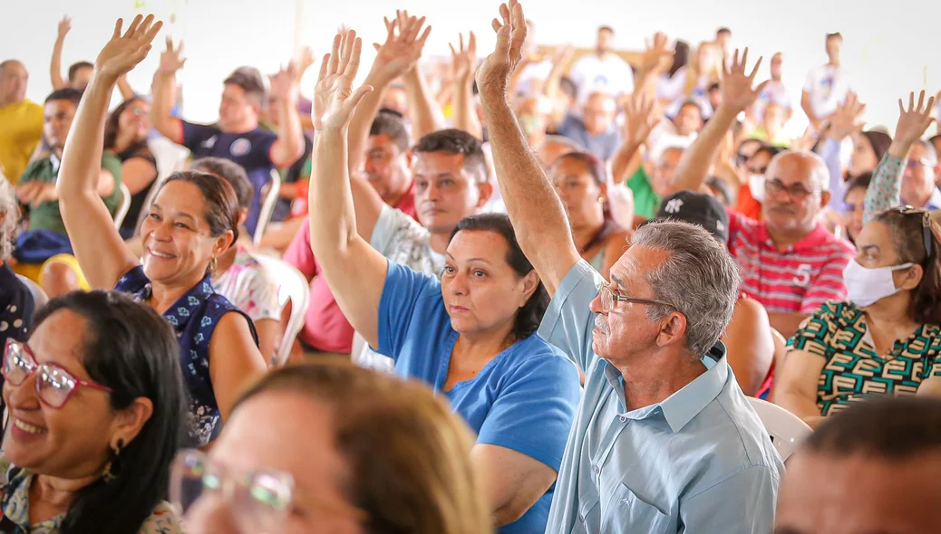 Moradores contemplados com a regularização dos seus imóveis e terrenos