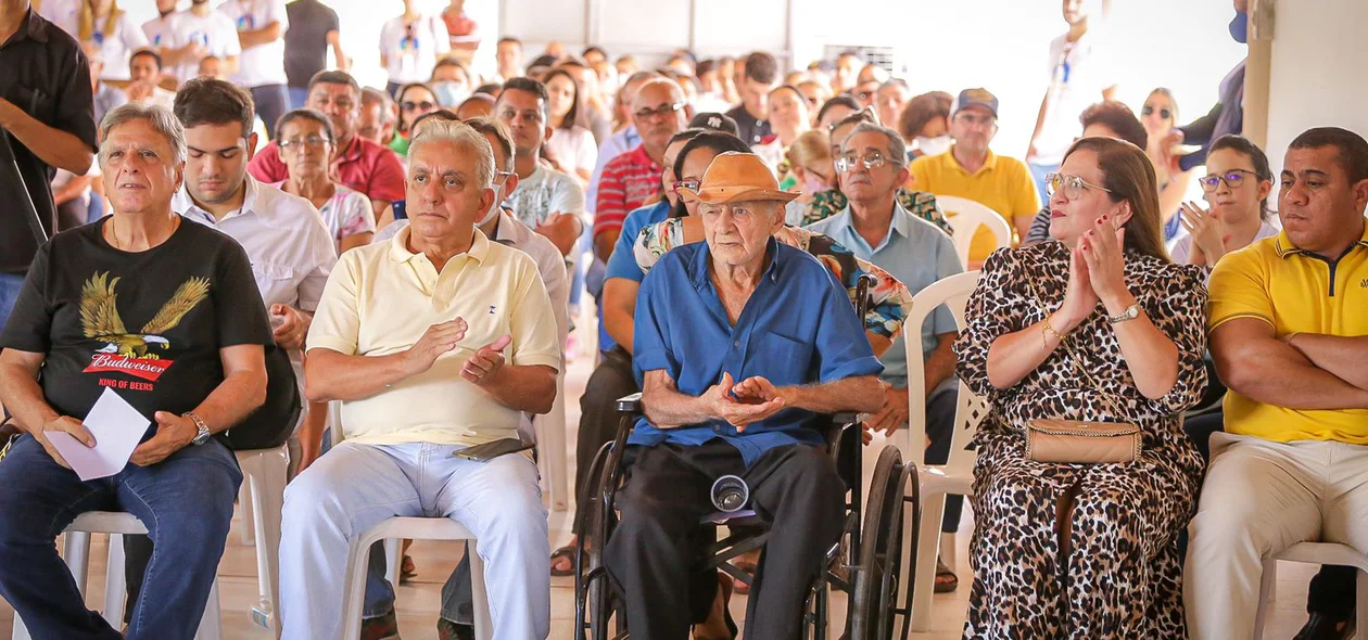 Moradores e autoridades participaram do evento