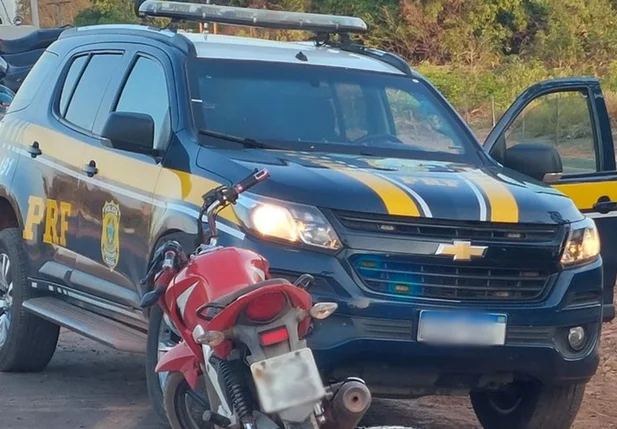 Moto roubada por adolescente foi recuperada pela PRF na BR 316 em Teresina