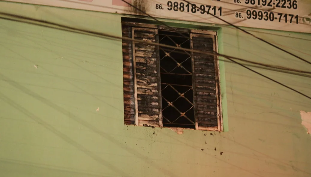 Móveis da residência foram destruídos