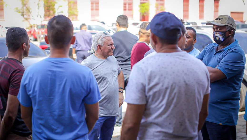 Movimentação no velório do empresário Rafael Soares
