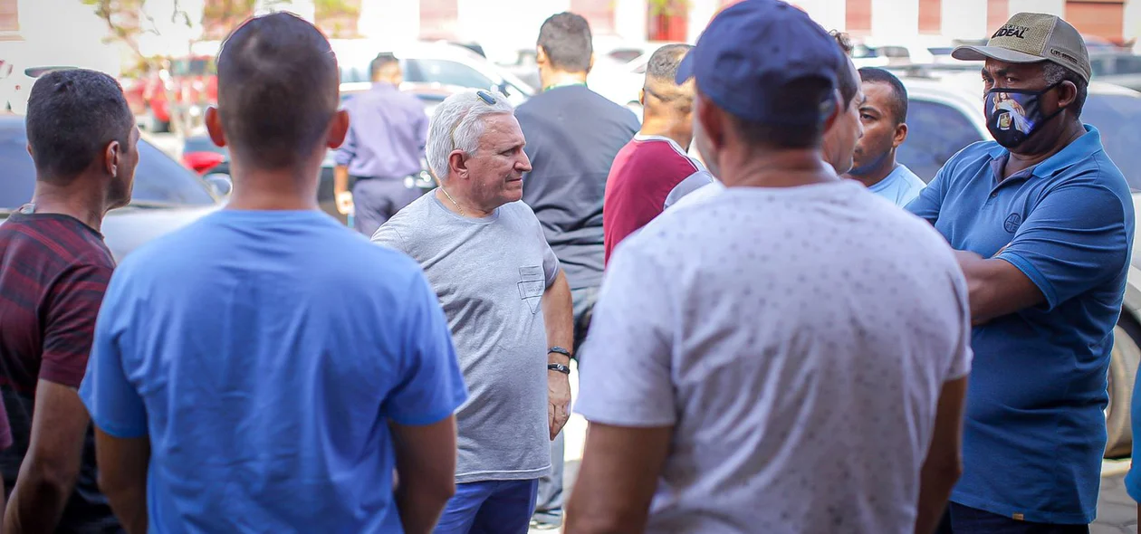 Movimentação no velório do empresário Rafael Soares