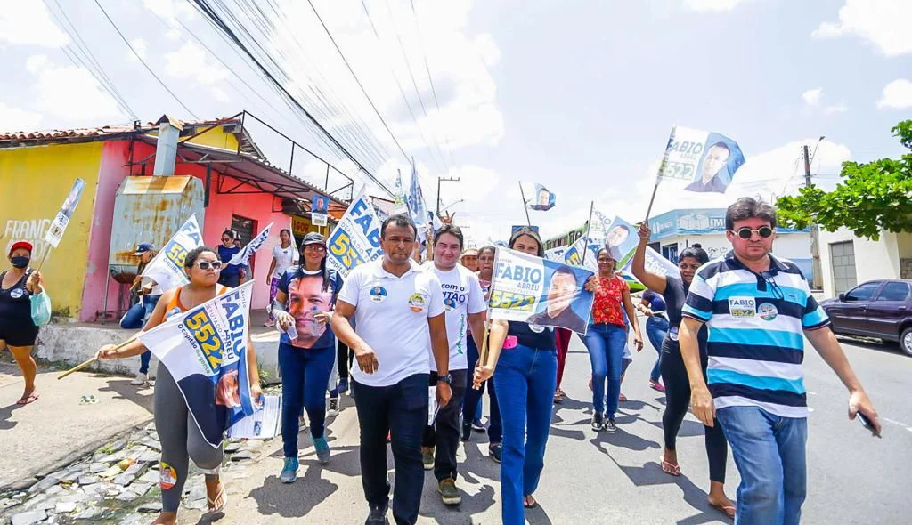 Na reta final, capitão Fábio Abreu intensifica campanha com caminhada e visita a mercados de Teresina