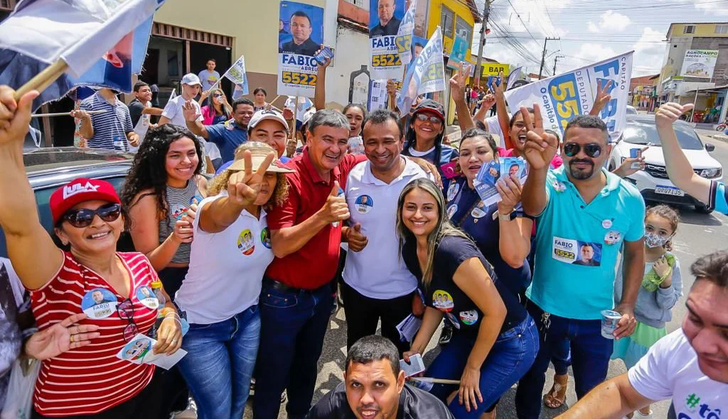 Na reta final, capitão Fábio Abreu intensifica campanha com caminhada e visita a mercados de Teresina
