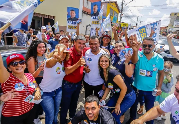 Na reta final, capitão Fábio Abreu intensifica campanha com caminhada e visita a mercados de Teresina