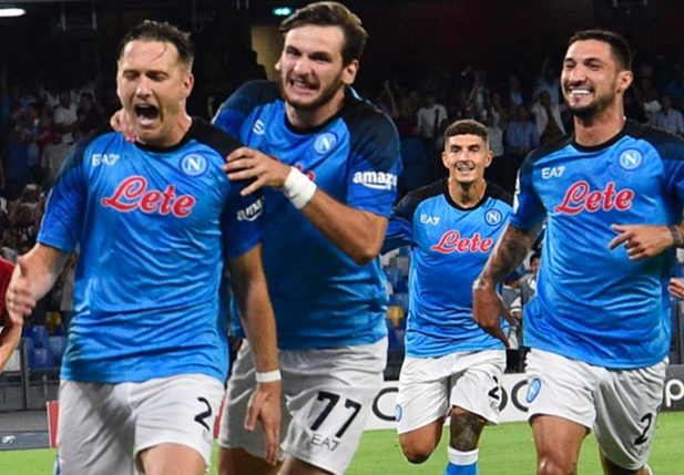 Napoli goleia o Liverpool na Champions