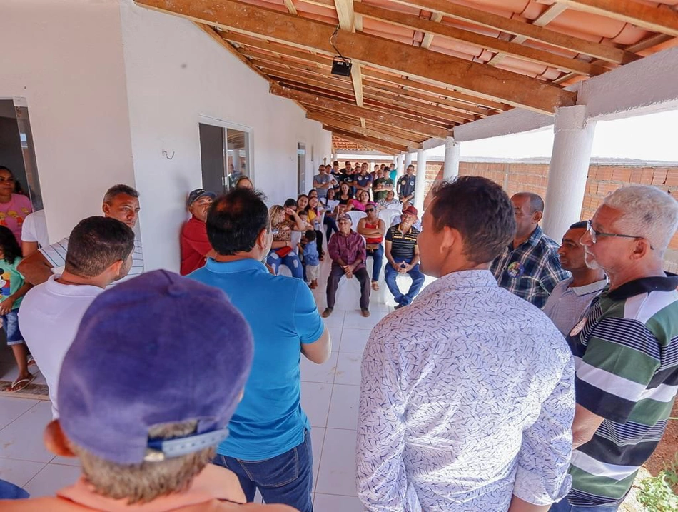 O candidato dialogando e apresentando suas propostas e prestando contas de seu mandato à população