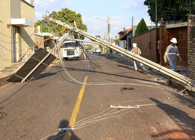 O condutor não se atentou a altura dos fios