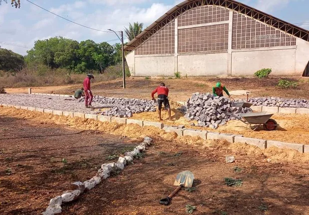 Obra de calçamento no Povoado Lagoa Nova