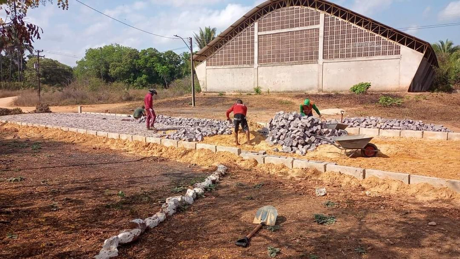 Obra de calçamento no Povoado Lagoa Nova