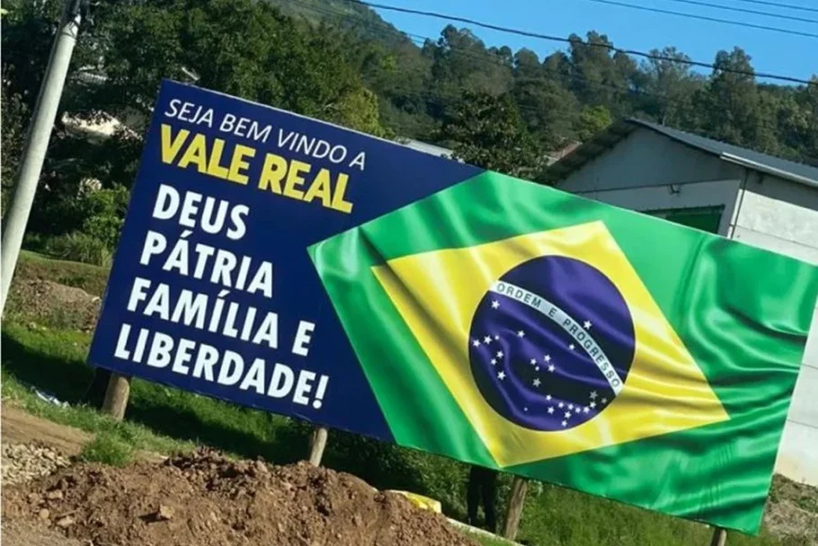Outdoor instalada na cidade de Vale Real, no Rio Grande do Sul