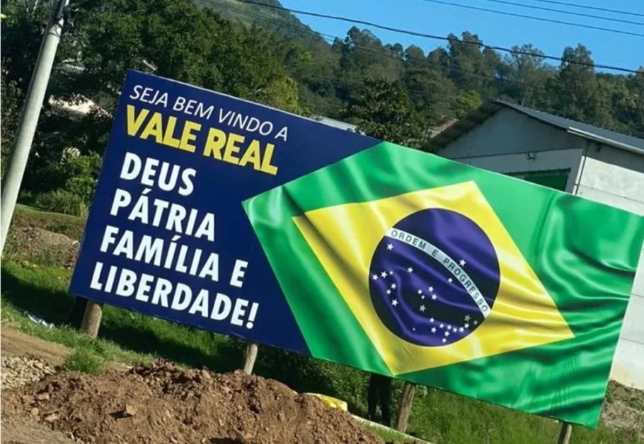 Outdoor instalada na cidade de Vale Real, no Rio Grande do Sul