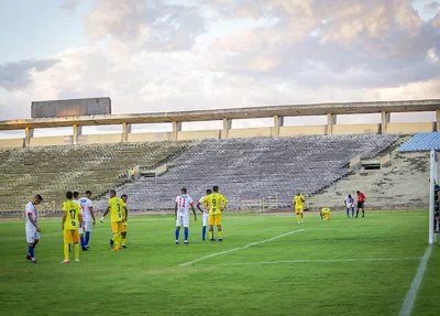 Partida no estádio Albertão
