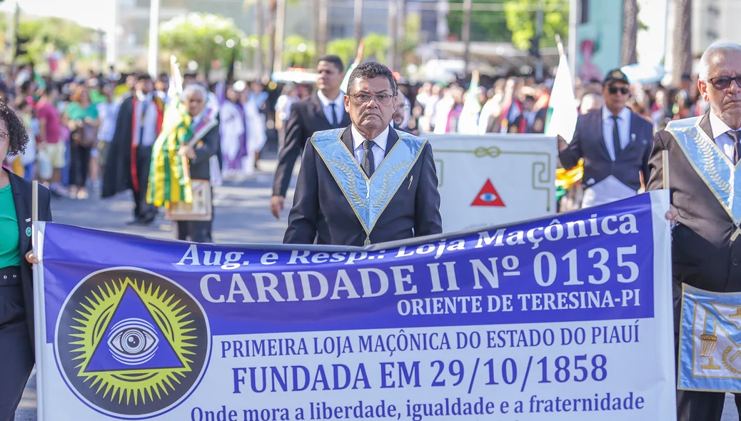 Pelotão representando a maçonaria