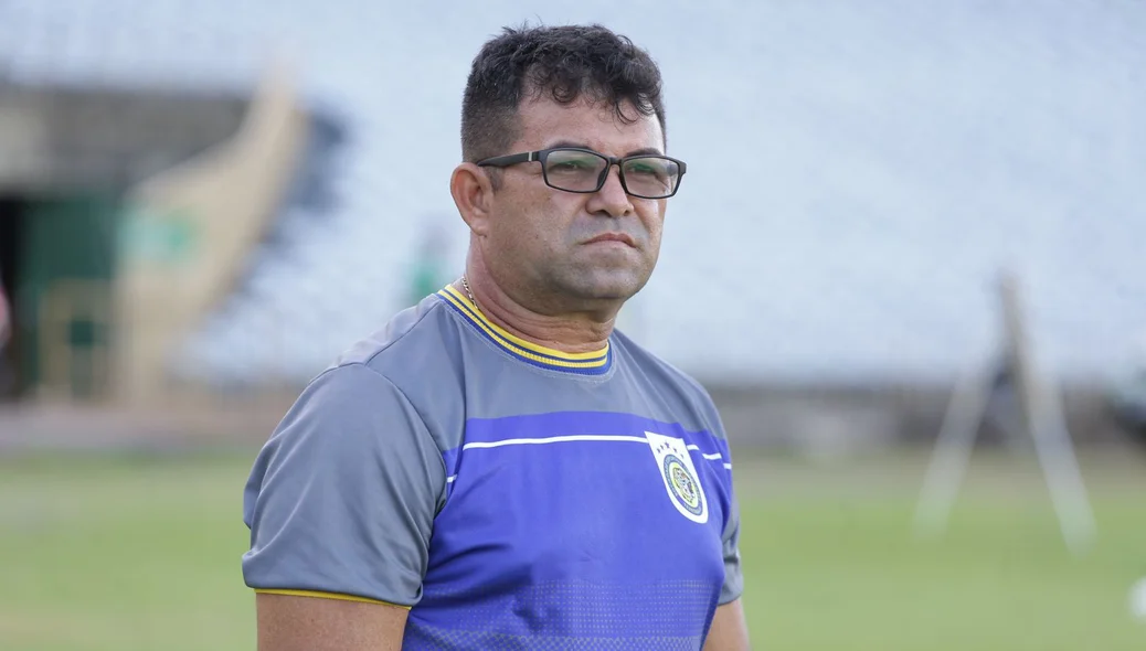 Péricles Veloso, técnico do Tiradentes