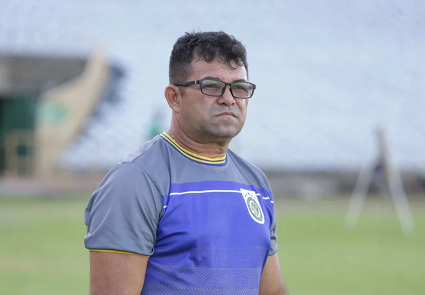 Péricles Veloso, técnico do Tiradentes