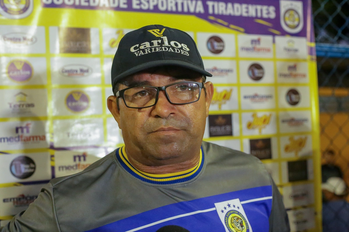 Péricles Veloso, Técnico do Tiradentes