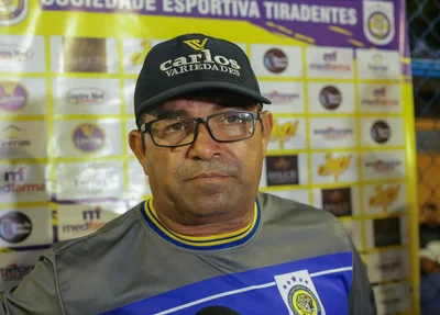 Péricles Veloso, Técnico do Tiradentes