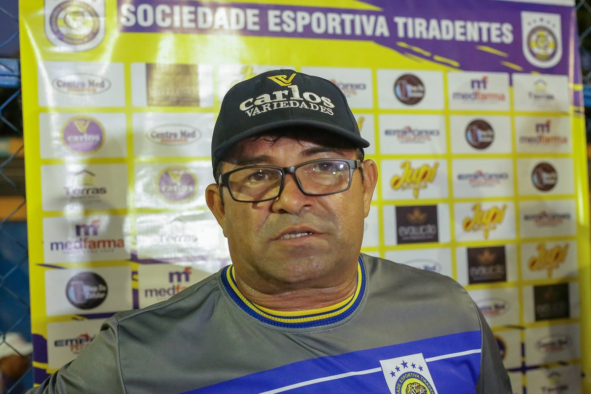 Péricles Veloso, Técnico do Tiradentes