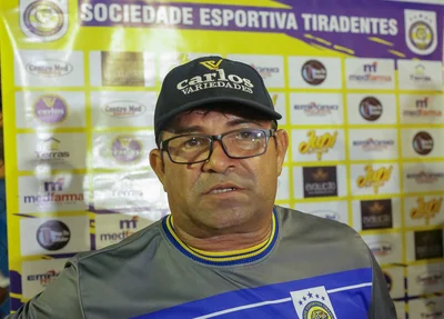 Péricles Veloso, Técnico do Tiradentes