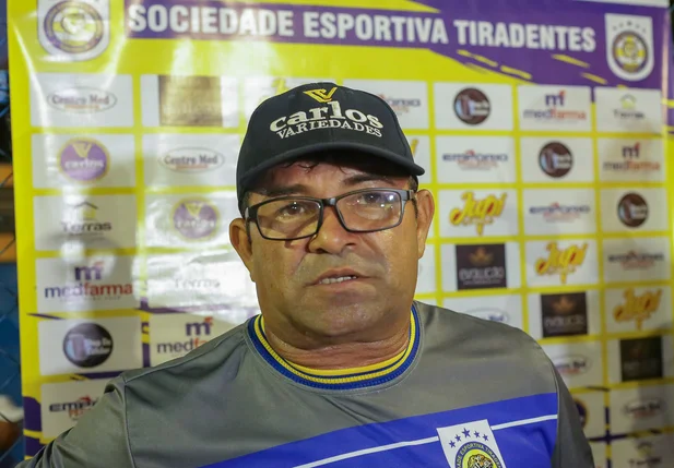 Péricles Veloso, Técnico do Tiradentes