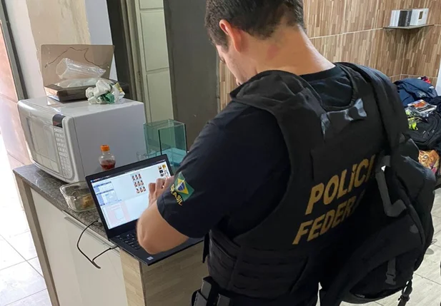 Polícia federal  prende acusado de armazenar pornografia infantil