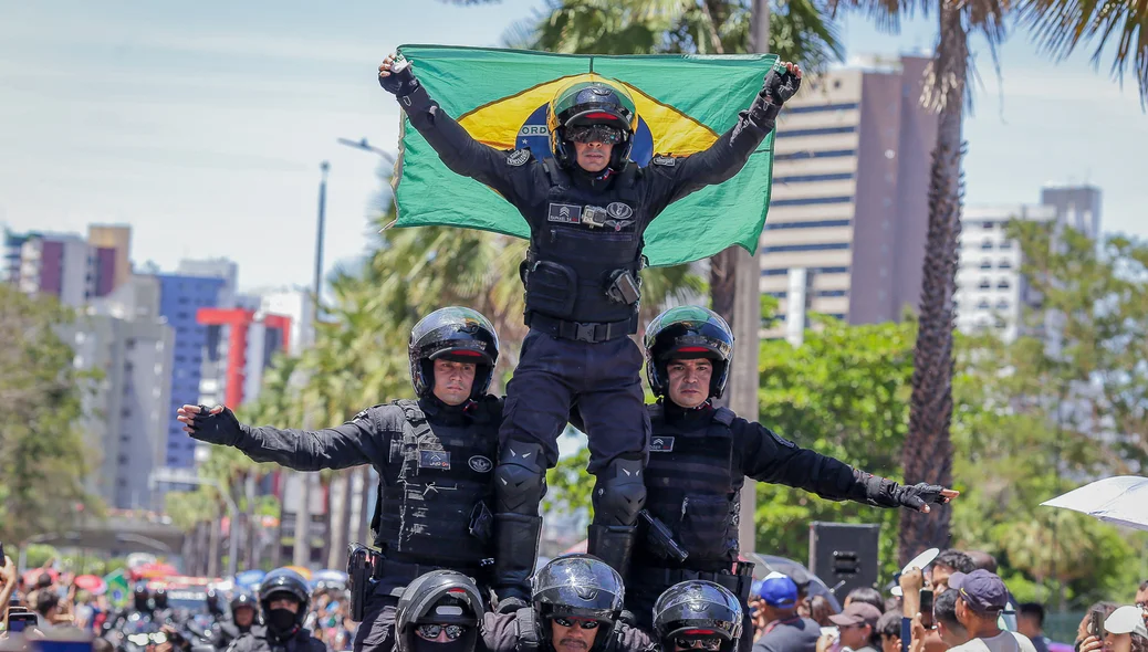 Policiais da ROCAM em Desfile Militar