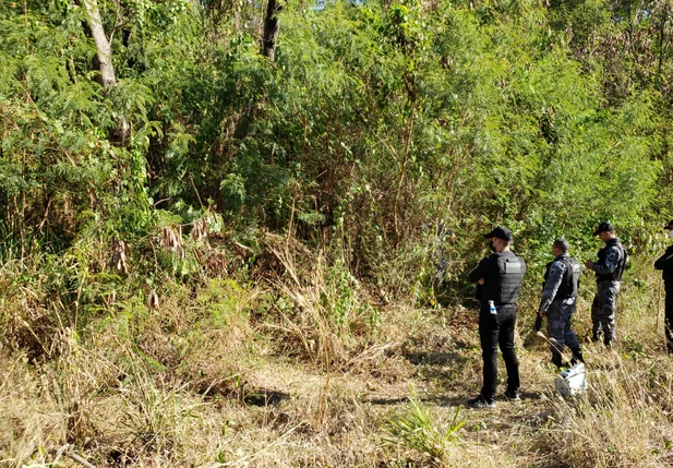 Policiais do DHPP no local do crime - Vila da Paz