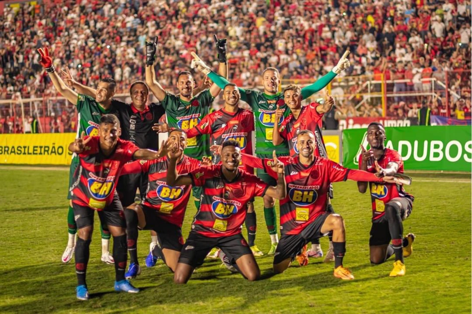 Pouso Alegre comemorando a classificação para a final da Série D