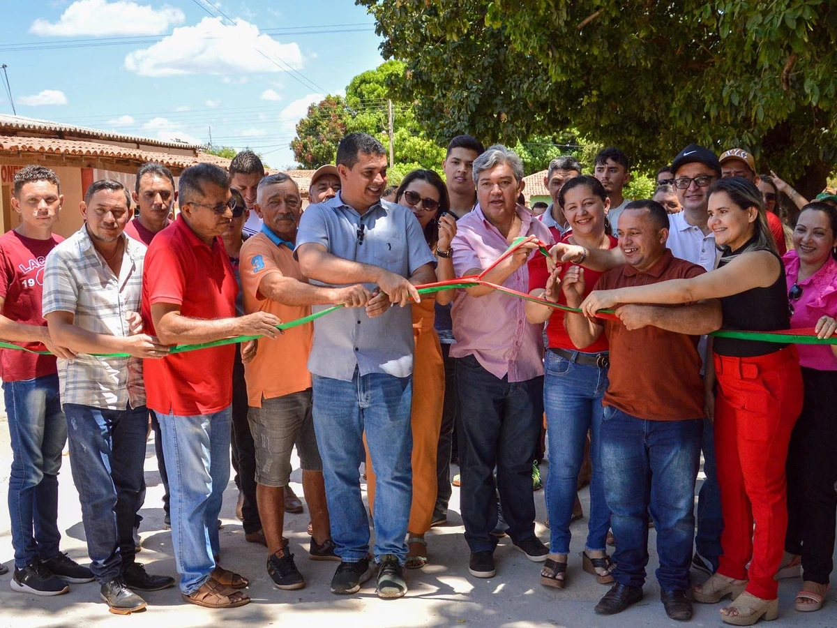 Prefeito João Arilson realiza entrega de obras em Lagoa de São Francisco