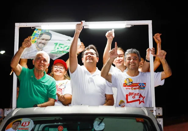 Rafael Fonteles em carreata na cidade de Demerval Lobão