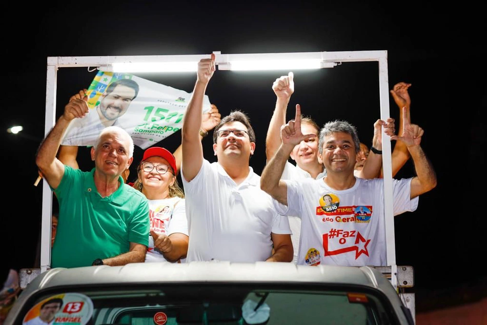 Rafael Fonteles em carreata na cidade de Demerval Lobão