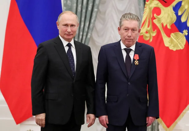 Ravil Maganov ao lado do presidente russo Vladimir Putin.