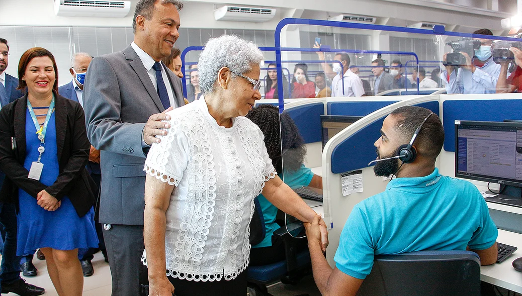 Regina Sousa ao lado do presidente da Equatorial