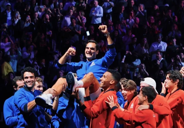 Roger Federer se despede do tênis ao lado de Rafael Nadal