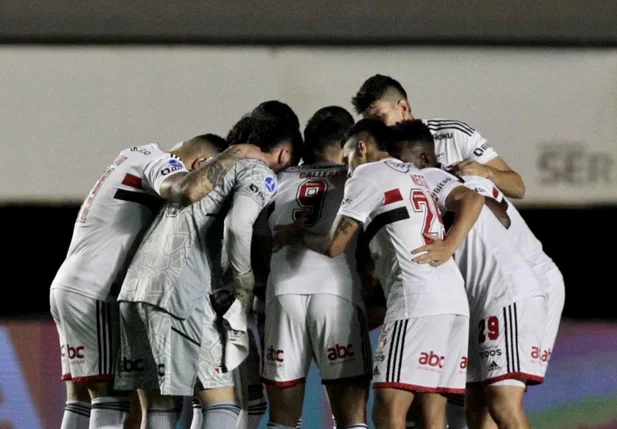São Paulo busca estancar crise em duelo direto com o Cuiabá para se afastar do Z-4 do Brasileirão