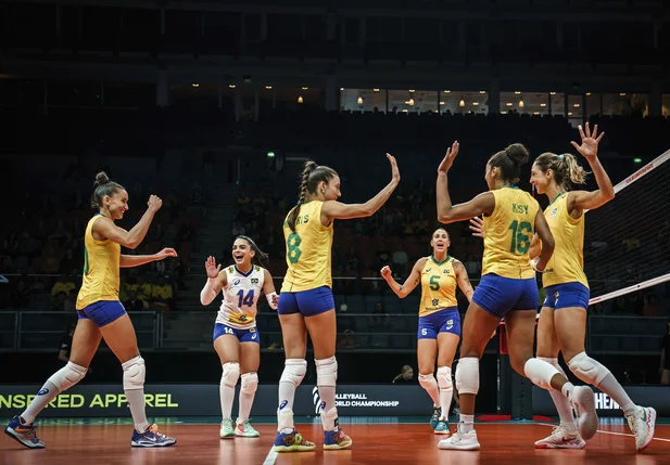 Brasil derruba favorita Itália no tie-break no Mundial de vôlei feminino