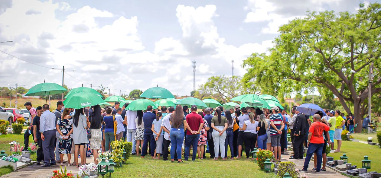 Sepultamento do empresário Rafael Soares